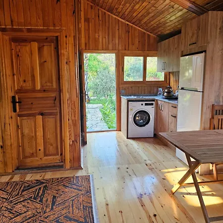 Bed & Breakfast Nun Bungalove 4*
